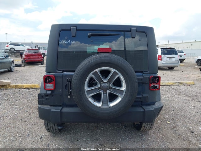 1C4BJWDG8HL584092 Jeep Wrangler Unlimited Sport 4x4
