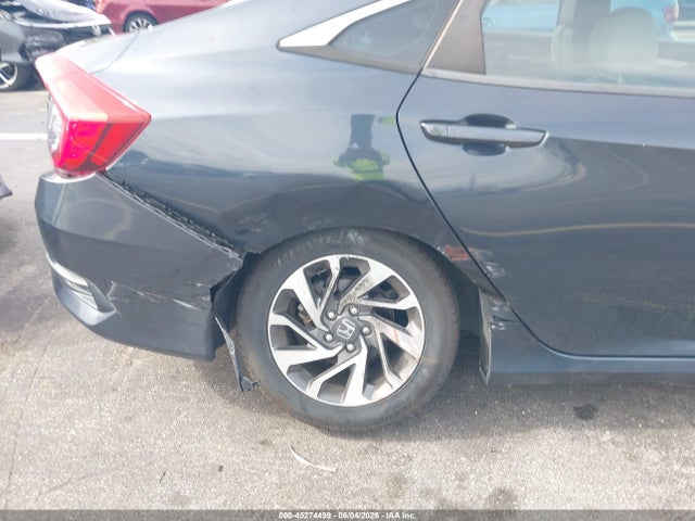 Продажа на аукционе авто 2018 Honda Civic Ex, vin: 19XFC2F76JE031666, номер лота: 45274499