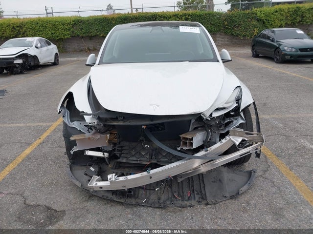 2022 Tesla Model Y Long Range Dual Motor All-wheel Drive მანქანა იყიდება აუქციონზე, vin: 7SAYGDEE3NF433723, აუქციონის ნომერი: 45274844