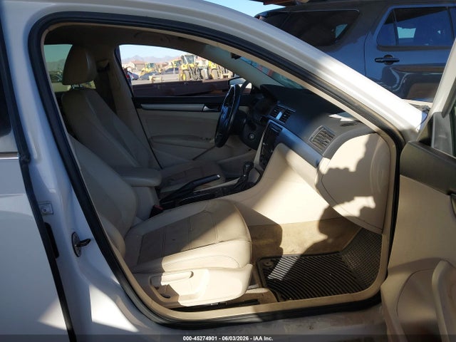 2014 Volkswagen Passat 1.8t Se მანქანა იყიდება აუქციონზე, vin: 1VWBT7A35EC037680, აუქციონის ნომერი: 45274901