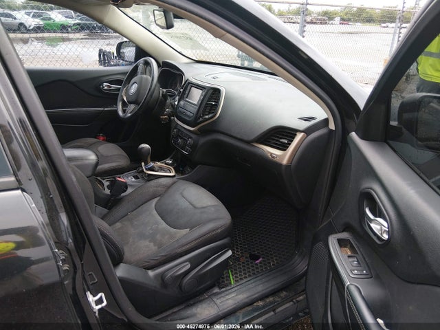 1C4PJMAB5FW564235 Jeep Cherokee Sport