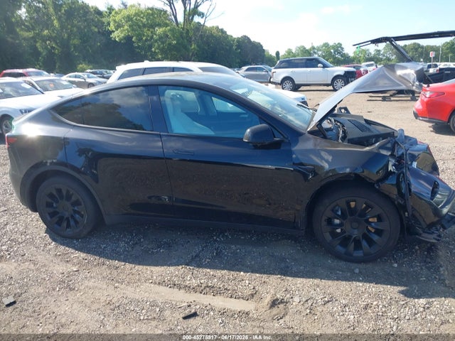 Продажа на аукционе авто 2024 Tesla Model Y Long Range Dual Motor All-wheel Drive, vin: 7SAYGDEE8RA219619, номер лота: 45275917