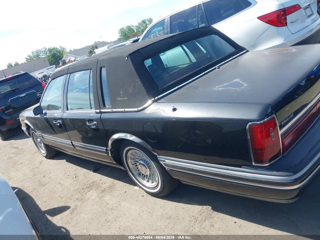 45276084 :رقم المزاد ، 1LNLM82W5RY640605 vin ، 1994 Lincoln Town Car Signature/tournament مزاد بيع