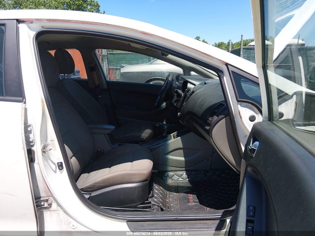 45276214 :رقم المزاد ، KNAFX4A63F5289819 vin ، 2015 Kia Forte Lx مزاد بيع