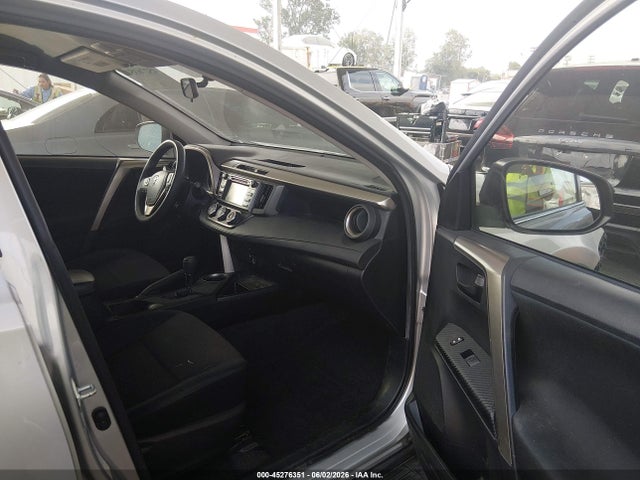 JTMZFREV6EJ009723 Toyota RAV4 LE