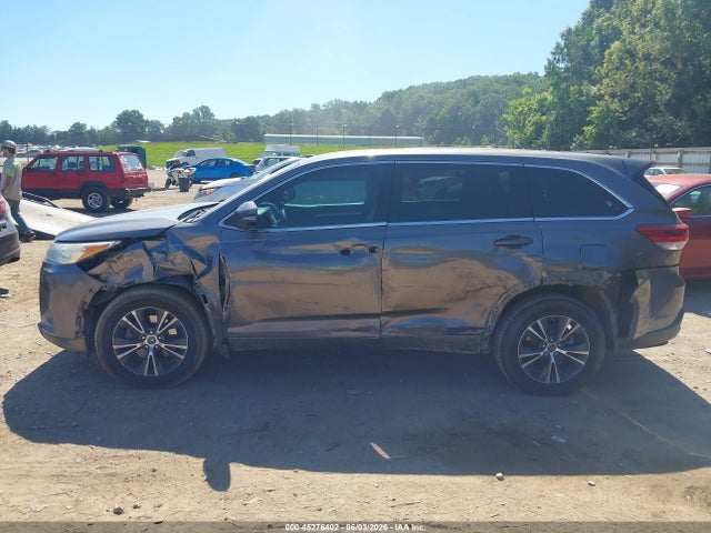 Продажа на аукционе авто 2018 Toyota Highlander Le, vin: 5TDZARFHXJS037335, номер лота: 45276402