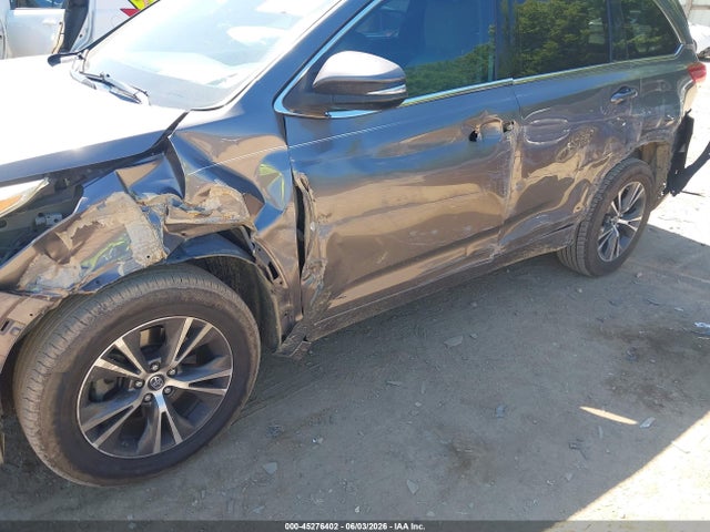 Продажа на аукционе авто 2018 Toyota Highlander Le, vin: 5TDZARFHXJS037335, номер лота: 45276402