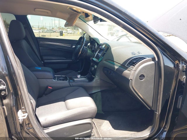 Chrysler 300 Touring 2018 2C3CCAAG2JH216598 Image 5