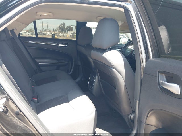 Chrysler 300 Touring 2018 2C3CCAAG2JH216598 Image 8