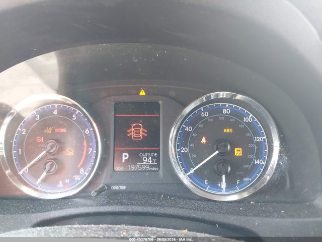 2T1BURHE6JC982951 Toyota COROLLA LE