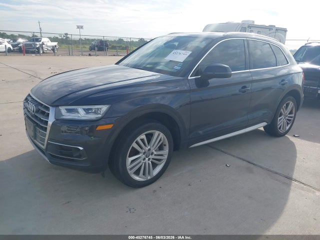 WA1CNAFY0J2126943 Audi Q5 2.0t Premium/2.0t Tech Premium