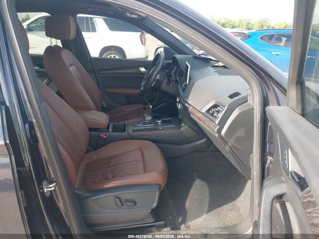 WA1CNAFY0J2126943 Audi Q5 2.0t Premium/2.0t Tech Premium