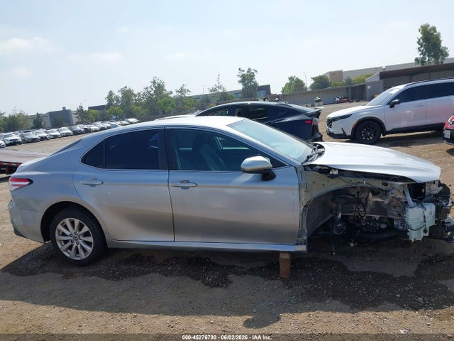 2020 Toyota Camry Le მანქანა იყიდება აუქციონზე, vin: 4T1C11AK6LU937282, აუქციონის ნომერი: 45276780