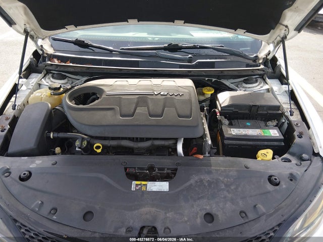 45276872 :رقم المزاد ، 1C3CCCDG8FN630359 vin ، 2015 Chrysler 200 S مزاد بيع