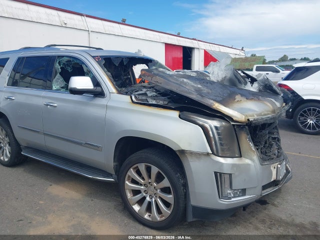 45276929 :رقم المزاد ، 1GYS4BKJ6GR452713 vin ، 2016 Cadillac Escalade Luxury Collection مزاد بيع