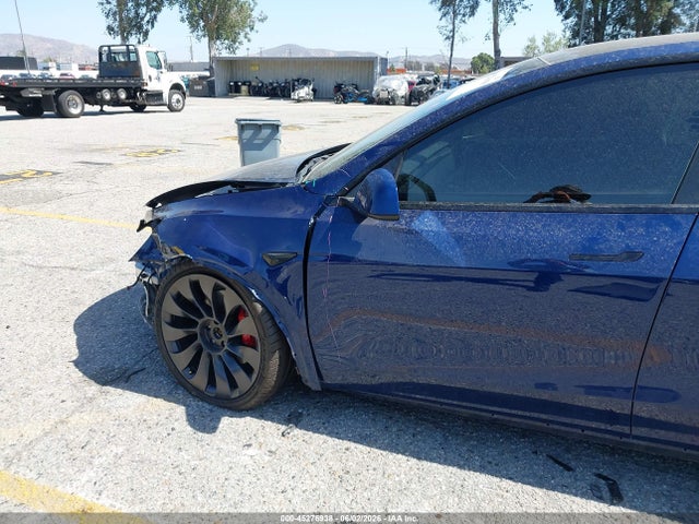 2022 Tesla Model Y Performance Dual Motor All-wheel Drive მანქანა იყიდება აუქციონზე, vin: 7SAYGDEFXNF390202, აუქციონის ნომერი: 45276938