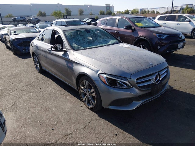 55SWF4JB0FU048154 Mercedes-Benz C 300 Luxury/sport