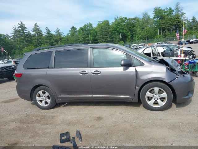 2016 Toyota Sienna Le 8 Passenger მანქანა იყიდება აუქციონზე, vin: 5TDKK3DC1GS709696, აუქციონის ნომერი: 45277113