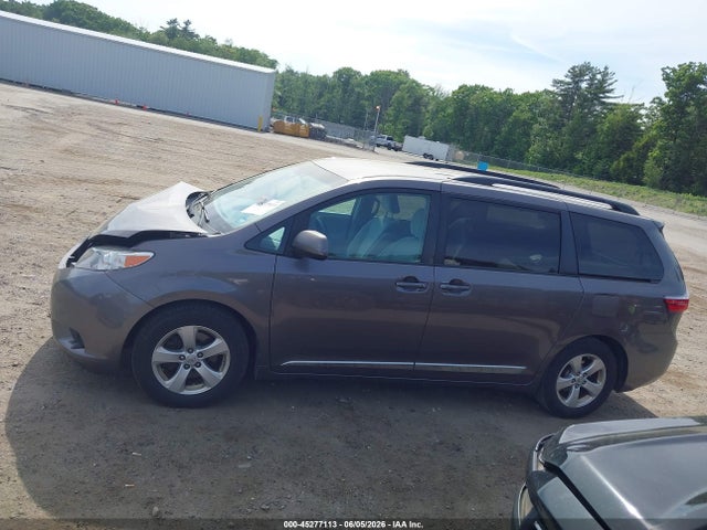 2016 Toyota Sienna Le 8 Passenger მანქანა იყიდება აუქციონზე, vin: 5TDKK3DC1GS709696, აუქციონის ნომერი: 45277113