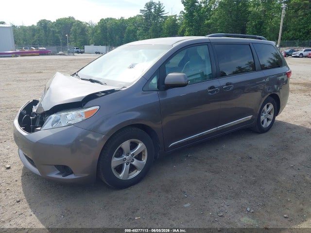 2016 Toyota Sienna Le 8 Passenger მანქანა იყიდება აუქციონზე, vin: 5TDKK3DC1GS709696, აუქციონის ნომერი: 45277113