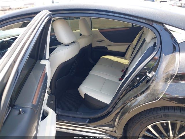 Lexus ES 300H 2025 58ADA1C19SU069603 Image 8