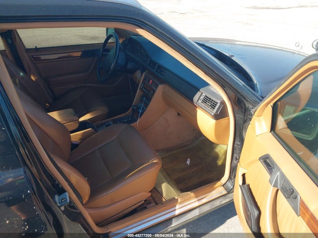 45277200 :رقم المزاد ، WDBEA32E9RC131953 vin ، 1994 Mercedes-benz E 320 مزاد بيع