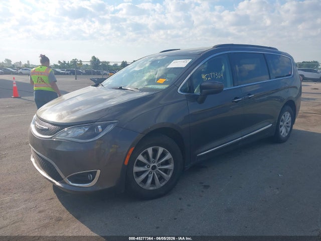 Chrysler Pacifica Touring-l 2017 2C4RC1BG1HR661519 Image 2