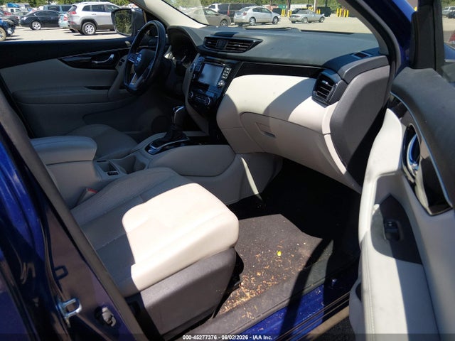 JN1BJ1CR1JW206807 Nissan Rogue Sport Sl