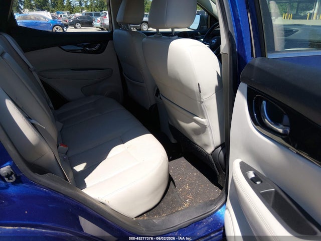 JN1BJ1CR1JW206807 Nissan Rogue Sport Sl