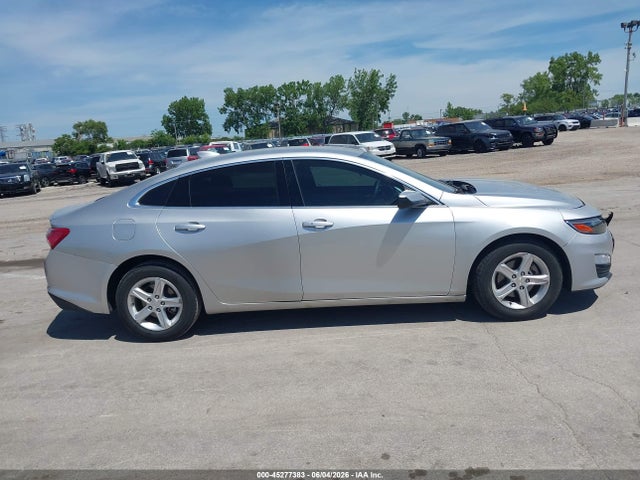 1G1ZD5STXNF132115 Chevrolet Malibu Fwd Lt