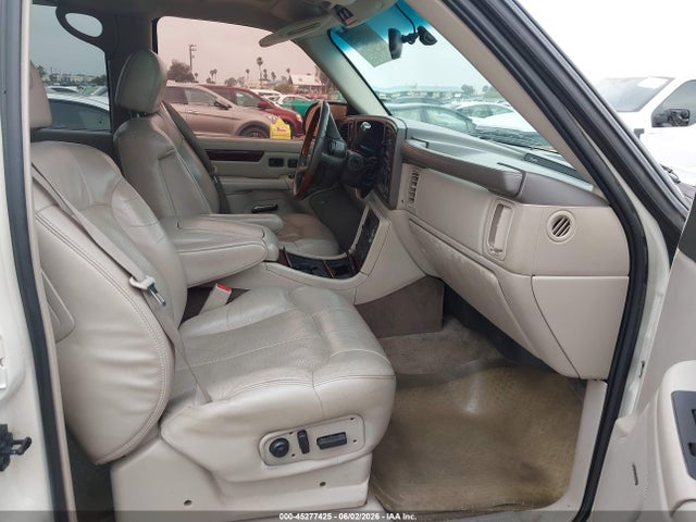 45277425 :رقم المزاد ، 1GYEC63T52R266810 vin ، 2002 Cadillac Escalade Standard مزاد بيع