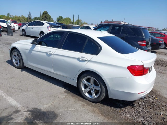 BMW 328I 2014 WBA3C1G52ENR49939 Image 3
