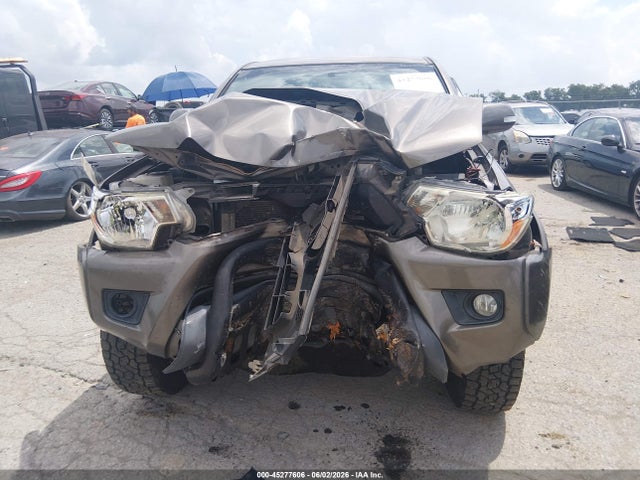 2015 Toyota Tacoma Base V6 მანქანა იყიდება აუქციონზე, vin: 5TFLU4EN0FX112388, აუქციონის ნომერი: 45277606