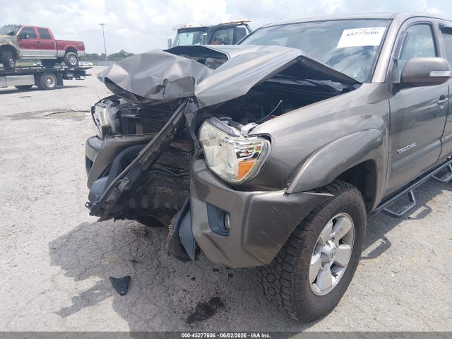 2015 Toyota Tacoma Base V6 მანქანა იყიდება აუქციონზე, vin: 5TFLU4EN0FX112388, აუქციონის ნომერი: 45277606