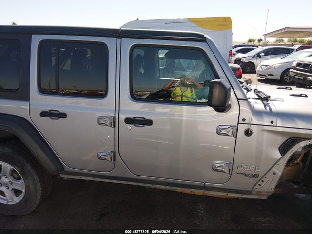 1C4HJXDG8JW136603 Jeep Wrangler Unlimited Sport S 4x4