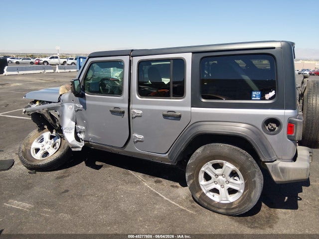 1C4HJXDG8JW136603 Jeep Wrangler Unlimited Sport S 4x4