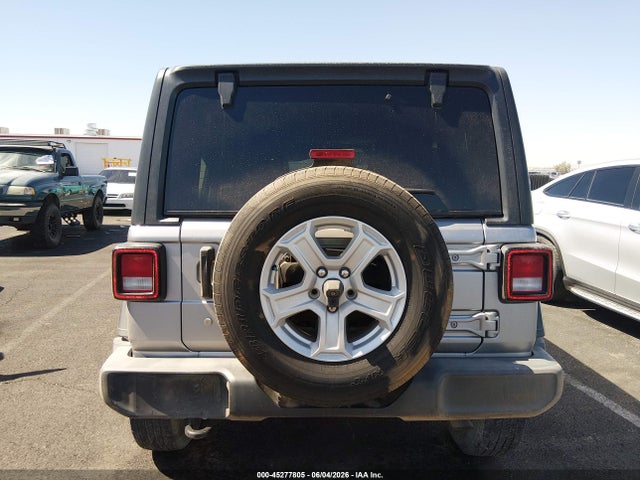 1C4HJXDG8JW136603 Jeep Wrangler Unlimited Sport S 4x4