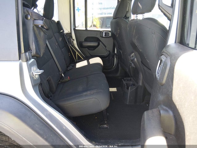 1C4HJXDG8JW136603 Jeep Wrangler Unlimited Sport S 4x4