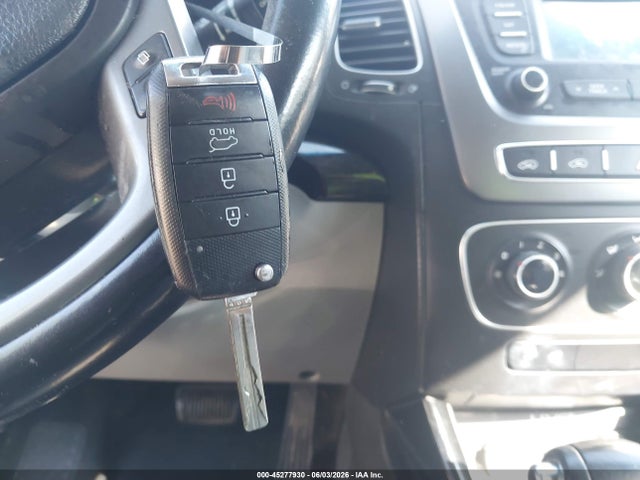 2015 Kia Sorento Lx მანქანა იყიდება აუქციონზე, vin: 5XYKTCA63FG597538, აუქციონის ნომერი: 45277930