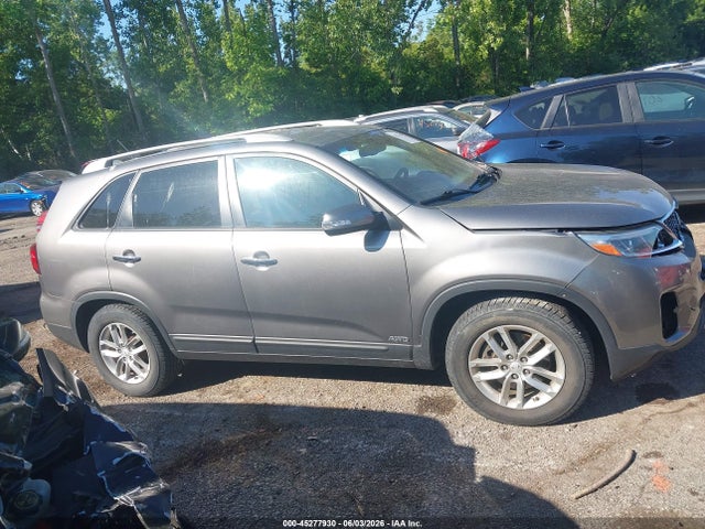 2015 Kia Sorento Lx მანქანა იყიდება აუქციონზე, vin: 5XYKTCA63FG597538, აუქციონის ნომერი: 45277930