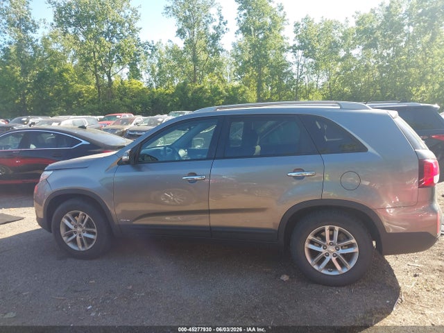 2015 Kia Sorento Lx მანქანა იყიდება აუქციონზე, vin: 5XYKTCA63FG597538, აუქციონის ნომერი: 45277930
