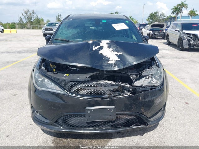Продаж на аукціоні авто 2019 Chrysler Pacifica Touring Plus, vin: 2C4RC1FGXKR523172, номер лоту: 45277935