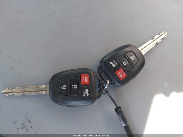 45278433 :رقم المزاد ، 4T4BF1FK2FR445493 vin ، 2015 Toyota Camry Le مزاد بيع