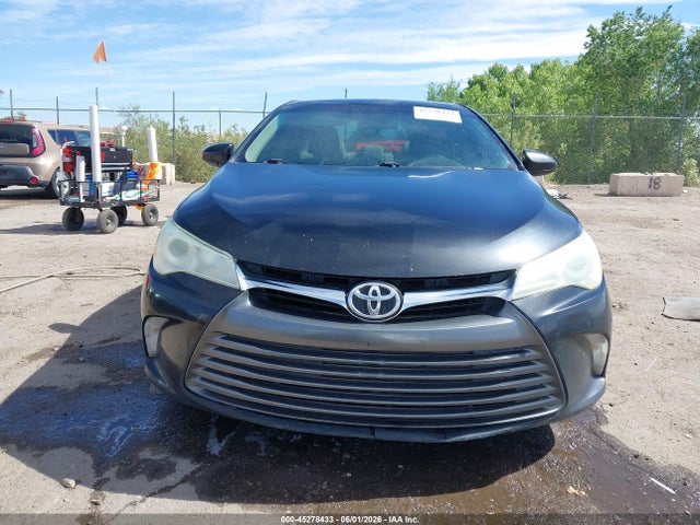 45278433 :رقم المزاد ، 4T4BF1FK2FR445493 vin ، 2015 Toyota Camry Le مزاد بيع