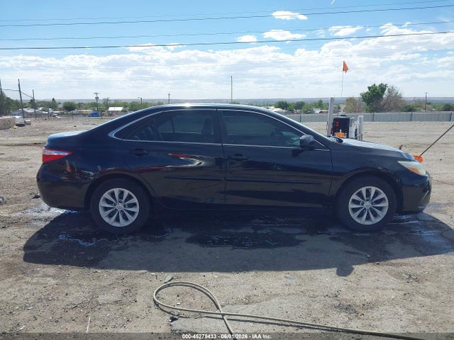 45278433 :رقم المزاد ، 4T4BF1FK2FR445493 vin ، 2015 Toyota Camry Le مزاد بيع