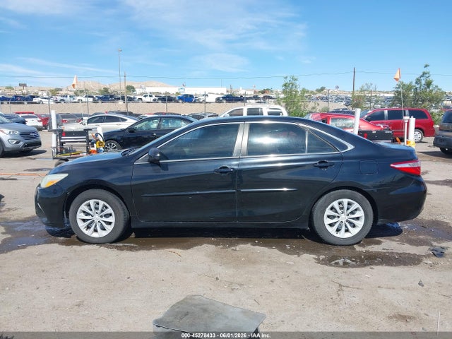 45278433 :رقم المزاد ، 4T4BF1FK2FR445493 vin ، 2015 Toyota Camry Le مزاد بيع