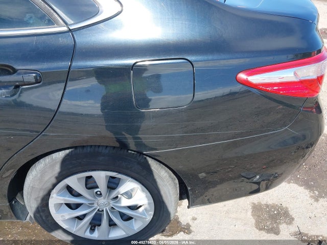 45278433 :رقم المزاد ، 4T4BF1FK2FR445493 vin ، 2015 Toyota Camry Le مزاد بيع