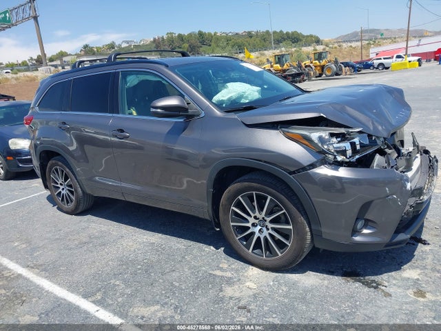 Toyota Highlander Se 2018 5TDJZRFH5JS550157 Image 13