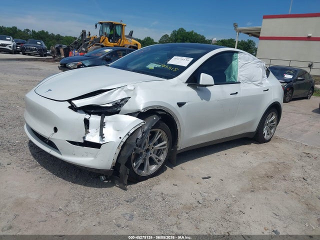 Tesla Model Y Standard Range Rear-wheel Drive 2021 5YJYGDEDXMF103015 Image 2