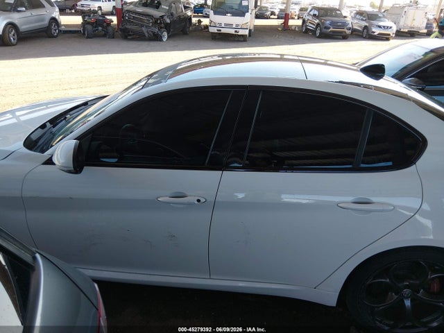 Alfa Romeo Giulia Ti Sport 2018 ZARFAECN0J7567920 Image 15